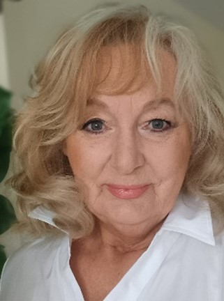 Antje Katharina Schött-Bachtari — Immobilienverwalterin in Bergisch Gladbach